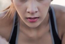 超可爱二次元萌妹《小奥喵》高价付费露脸视频-srcmini