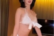 韩国前女团成员长腿细腰的美女模特儿（chung）穿可爱毛绒比基尼约会财阀大佬[2V-600M]-srcmini