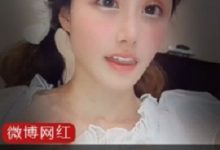 微博早期甜妹（歆哥哥）白纱网袜自拍，清纯性感的完美融合-srcmini