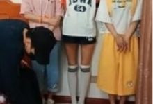 三个纯洁学生妹为还债，被迫在直播间展示纤弱娇小身躯【352MB】-srcmini