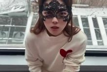 白领美女孙M瑶：自拍吞金液体视频，笑容中的气质与安慰-srcmini