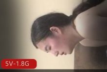 夫妻档自拍完整版：黑衣服女主爆火车衣棒棒糖下水道，销魂声音前后夹击！-srcmini